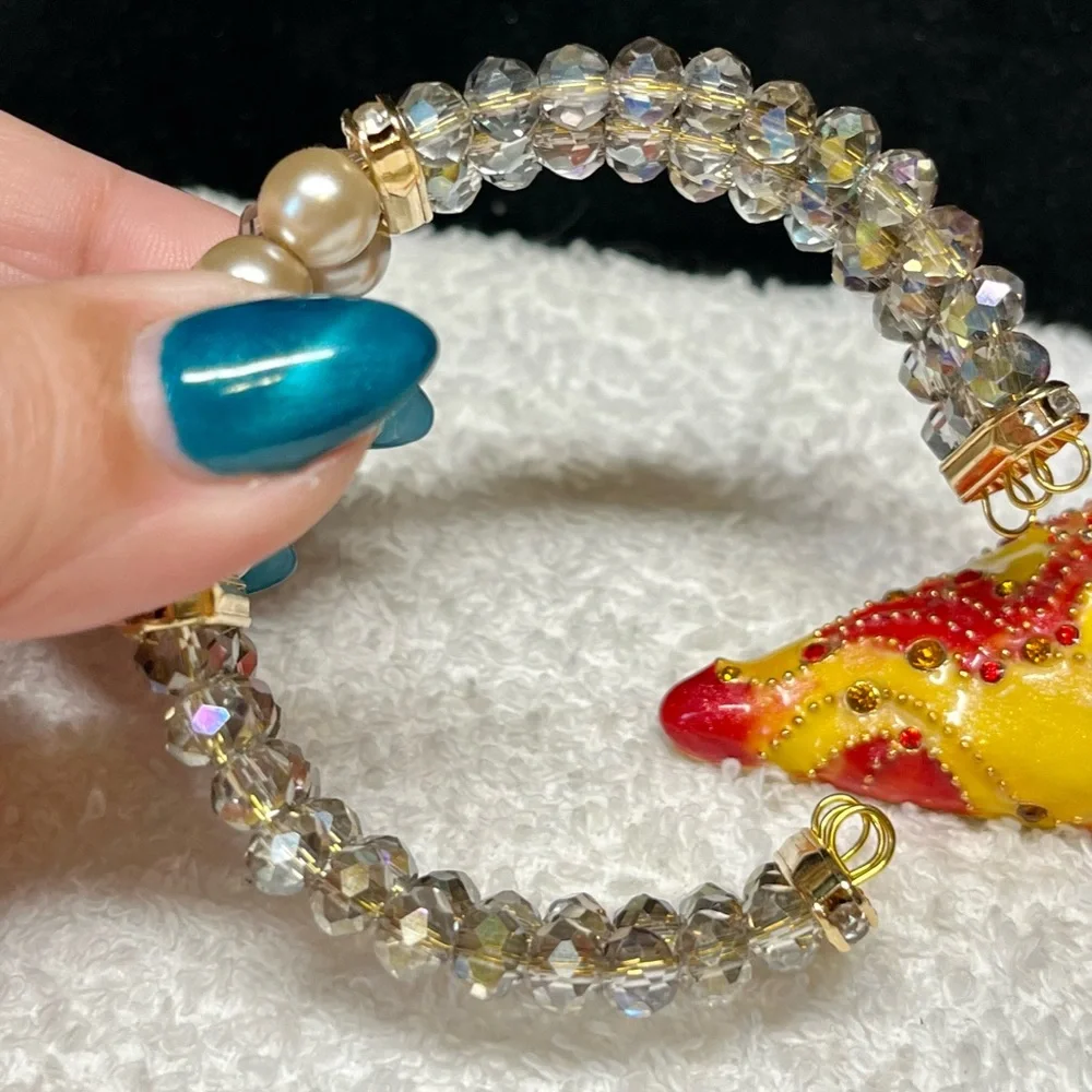 Gorgeous elegant old world charm cuff bangle - Picture 7 of 9